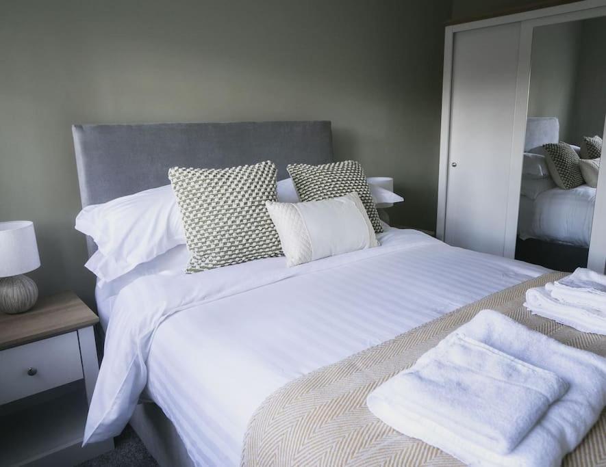 Walshford Lodge Cowthorpe エクステリア 写真